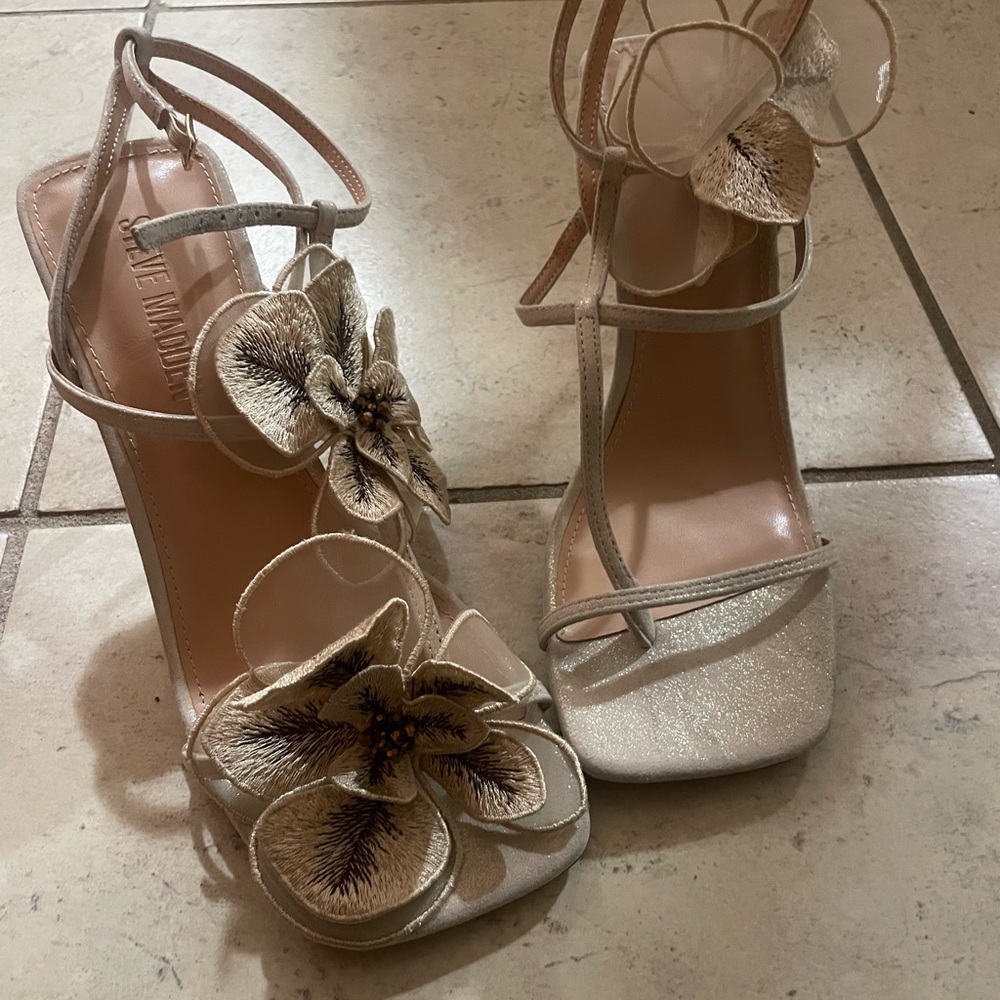 Steve Madden Cream Floral Heels